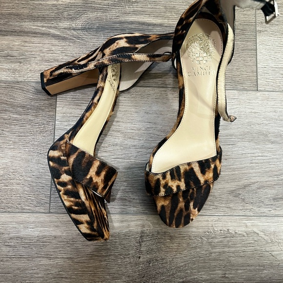 Vince Camuto platform leopard print heels - Picture 2 of 4